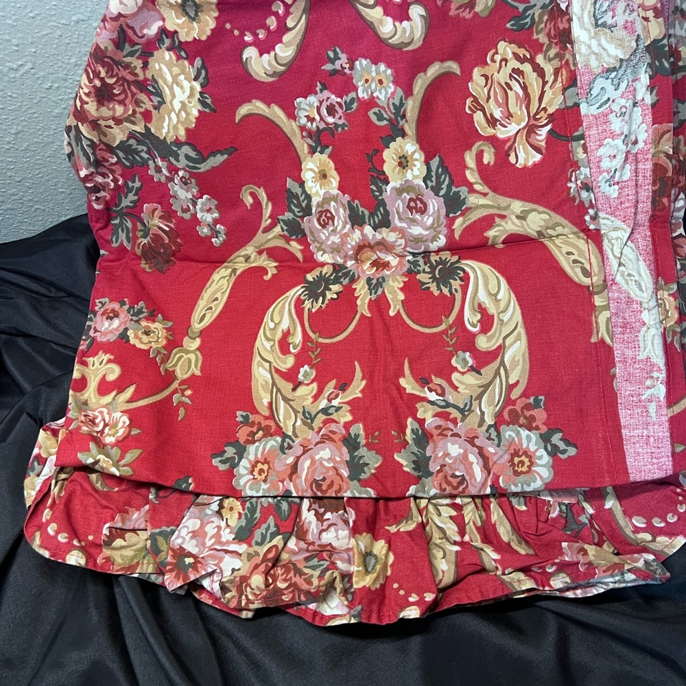 Ralph Lauren Red and Cream Floral Skirt Twin Flat and Fitted sheets.